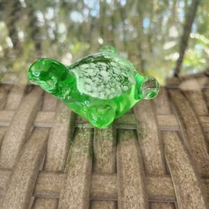 Vintage Handblown Murano Glass Art Green And White Turtle Paperweight